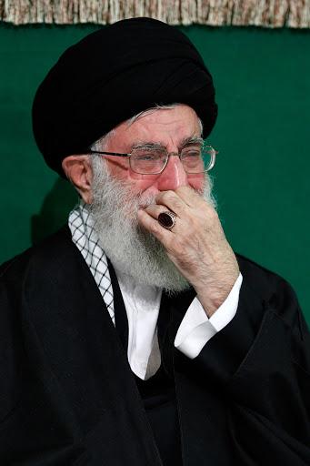 عزاداری تک نفره ی رهبر انقلاب در حسینه امام خمینی+عکس