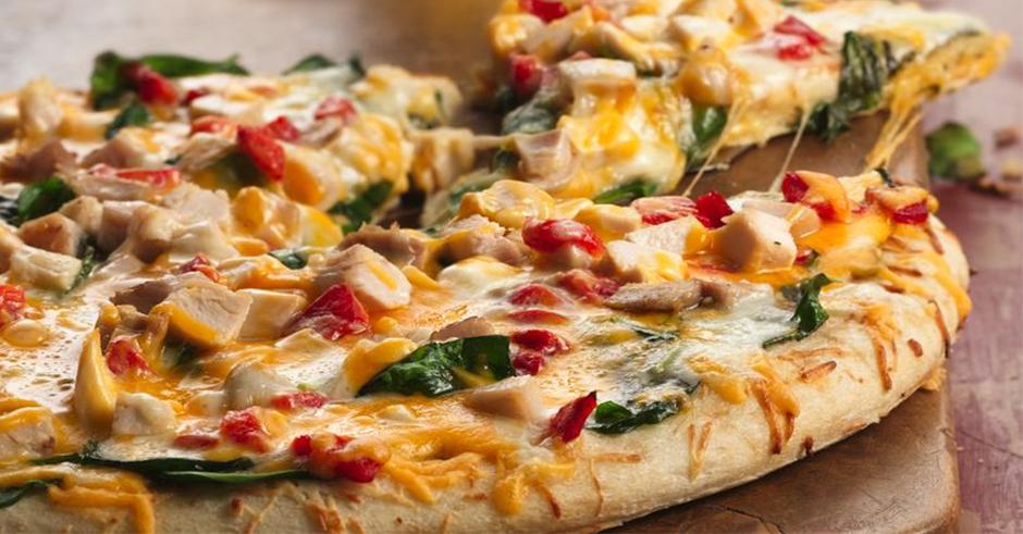 طرز تهیه آسان پیتزا مرغ و قارچ مخصوص به روش رستورانی