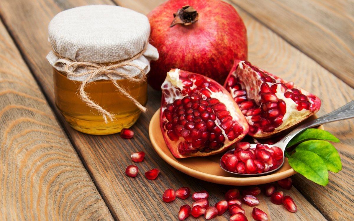 فواید ترکیب انار و عسل | معجزه طبیعت برای سلامت جسم و روح
