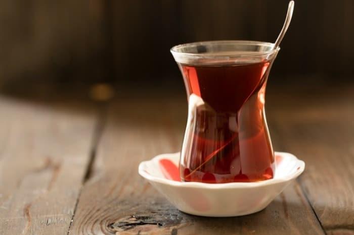 عوارض وحشتناک چای پُررنگ برای این افراد | نوشیدنی دلخواه هر ایرانی