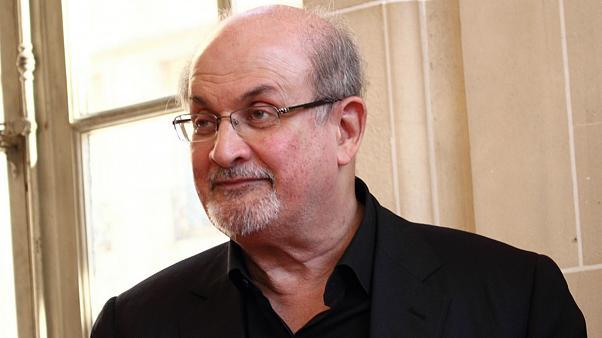 سلمان رشدی نویسنده ی آثار شیطانی خودکشی کرد+بیوگرافی 