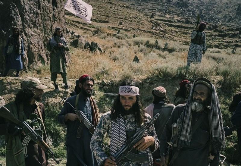 لحظه فرار افغان ها از دست طالبان به مرز ها+فیلم