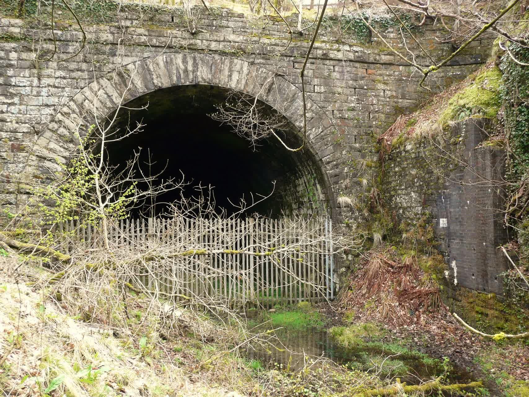 تصاویر یک تونل متروکه‌ ترسناک در اروپا