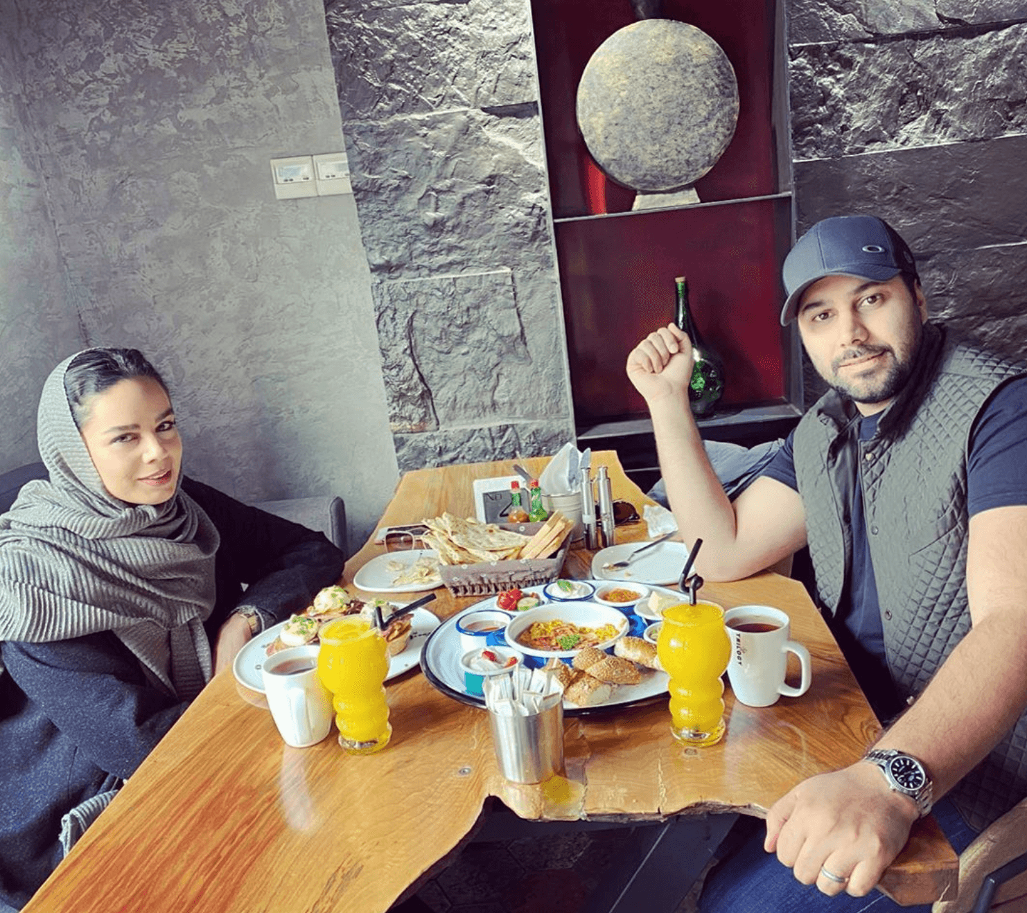 صبحانه لاکچری احسان خواجه امیری و همسرش در قرنطینه + عکس 