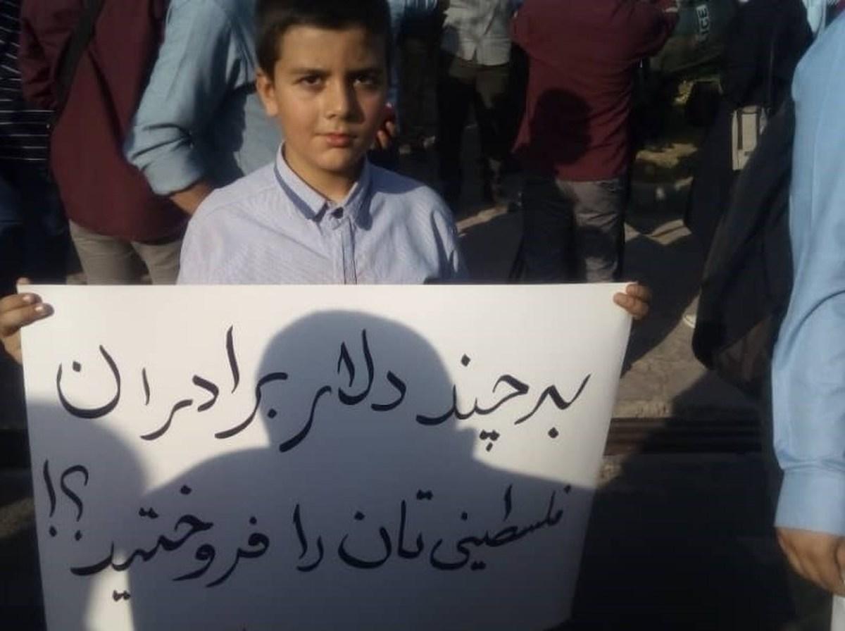دانشجویان تهرانی مقابل سفارت امارات تجمع کردند + عکس