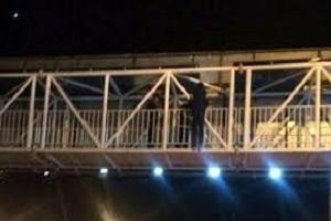 خودکشی مرد جوان بالای پل عابر پیاده در میدان بهمن