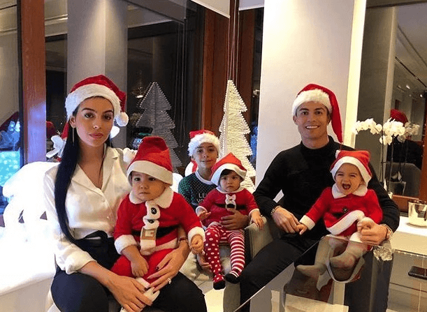 تفریحات لاکچری رونالدو و خانواده اش در کشتی خصوصی+عکس