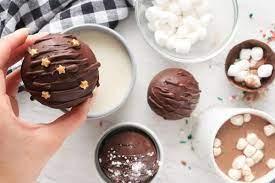 با این بمب شکلات از دوستات لاکچری پزیرایی کن | طرز تهیه بمب شکلات داغ یا هات چاکلت دلچسب