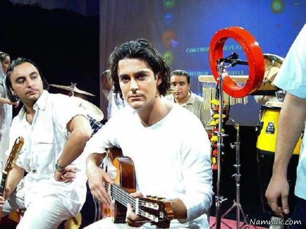 گیتار زدن محمدرضا گلزار در گروه آرین