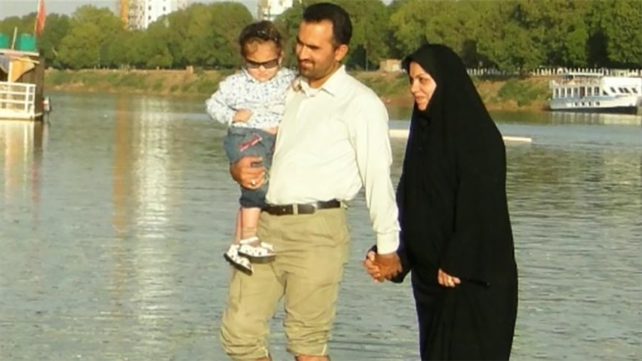 کلثوم ناصر کنار شهید سعد و فرزندشان